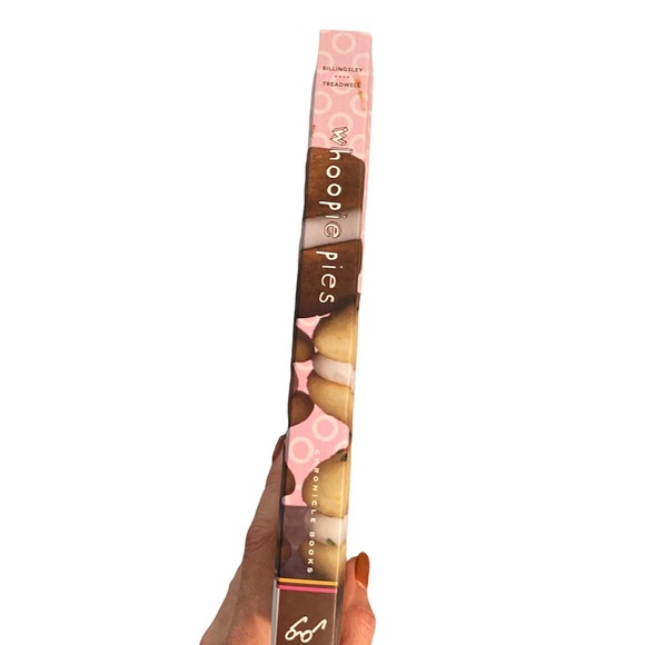 Whoopie Pie Cookbook by Sarah Billingsly and Amy Treadwell - Picture 2 of 4